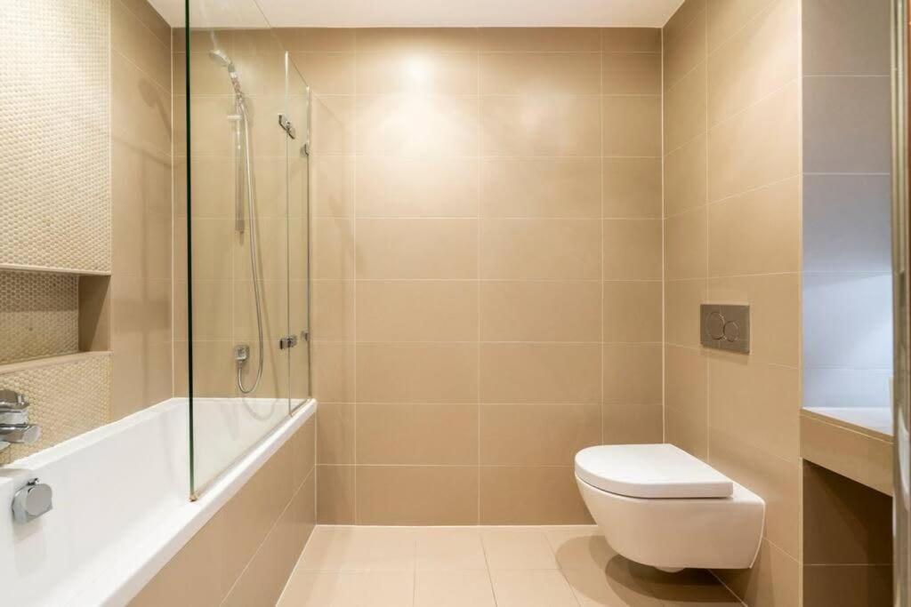 1 Bedroom Penthouse Flat In East لندن المظهر الخارجي الصورة