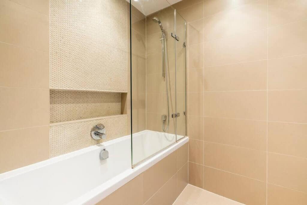 1 Bedroom Penthouse Flat In East لندن المظهر الخارجي الصورة