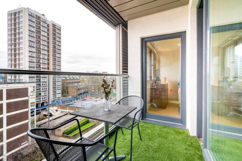 1 Bedroom Penthouse Flat In East لندن المظهر الخارجي الصورة